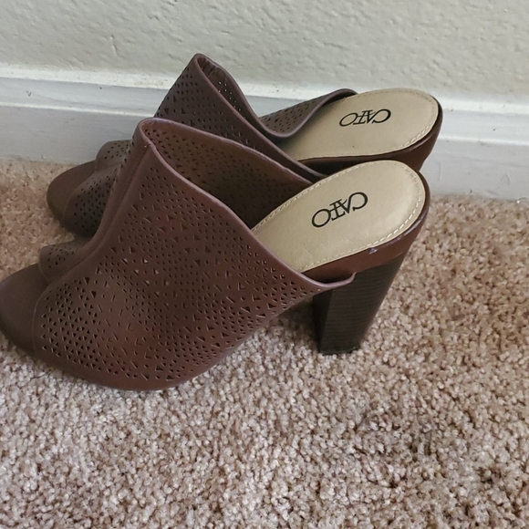 Shoes - Picture 2 of 2